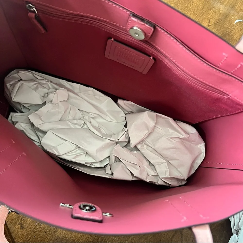 Coach Avenue Large Tote Strawberry Petal